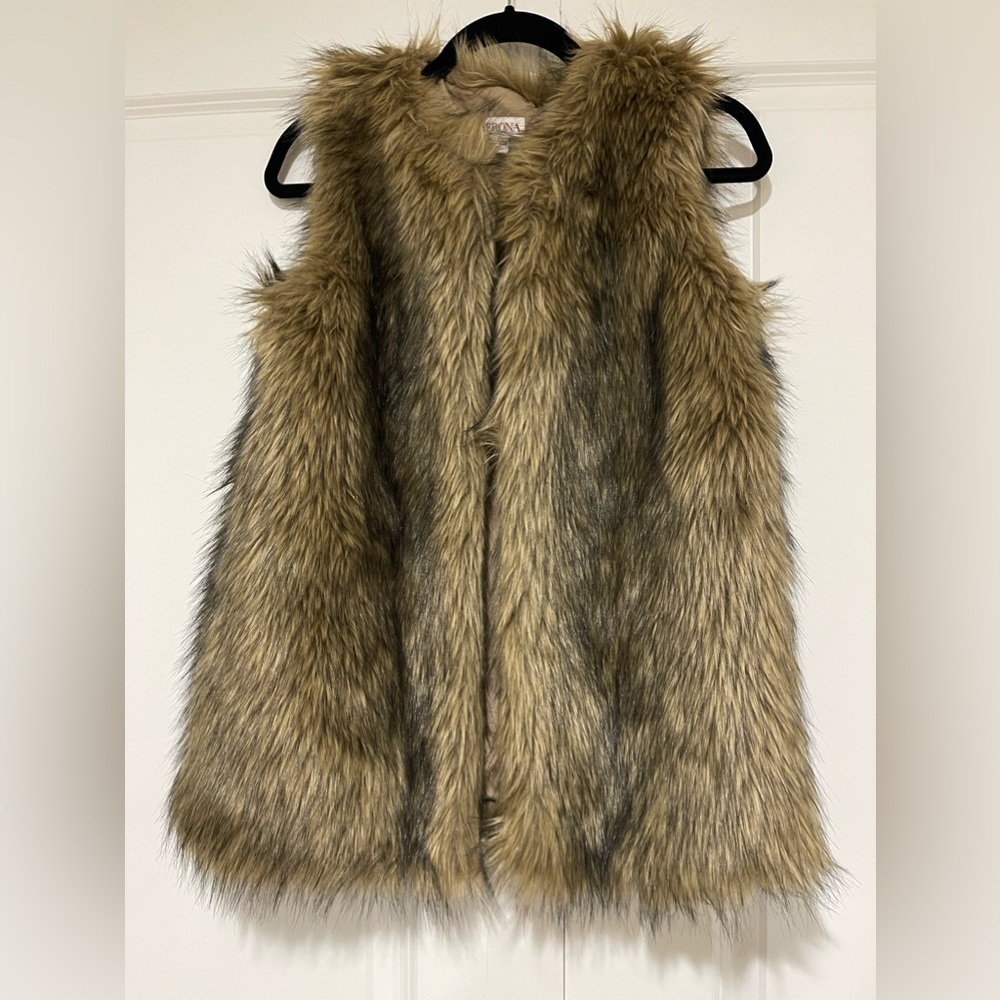 Merona like new Faux Fur vest